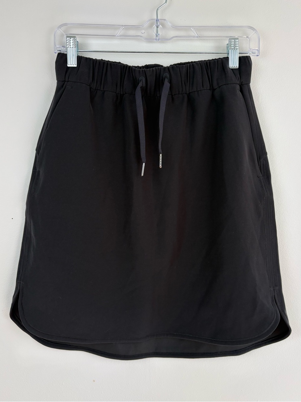 Lululemon On The Fly Black Skirt Like New Size 6 RN 106259 Sporty Chic Gorpcore - Picture 1 of 10